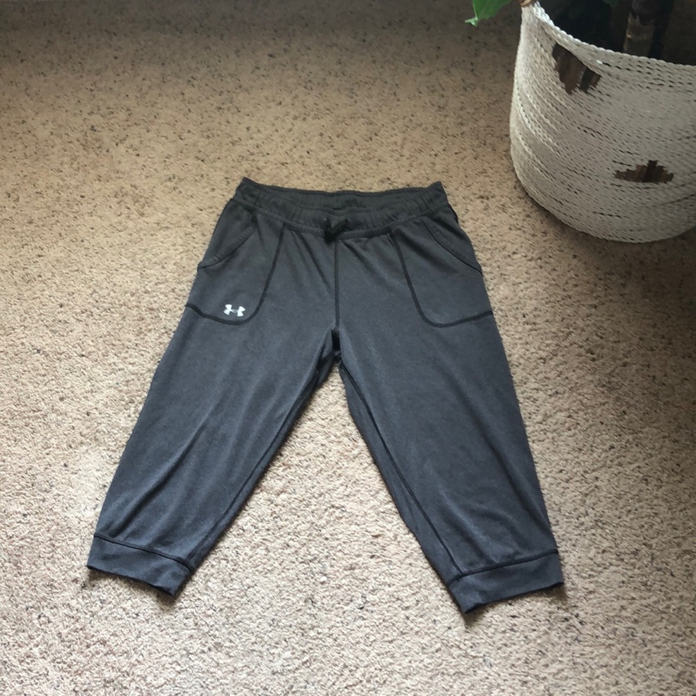 Women’s Under Armour knee-length workout capris